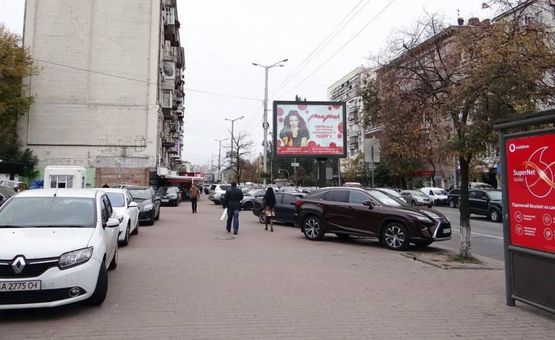 Фото рекламної площини за адресою вул.В Васильківська 111-113/ст.метро Палац "Україна"-пл.Либидська (В) СКРОЛЕР