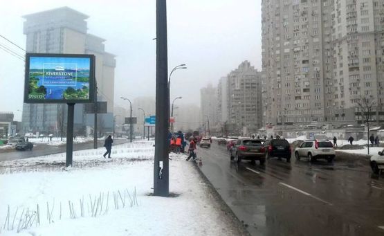 Фото рекламной плоскости по адресу Дніпровська набережна/трц Аркадія (разподілювач) - "Ауді" центр/на мост Патона (А3) СКРОЛЕР