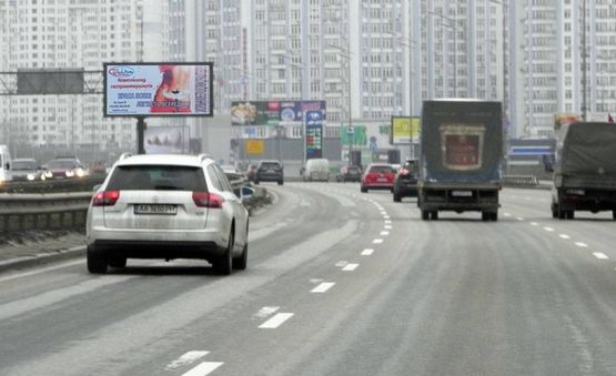 Фото рекламної площини за адресою пр-т Бажана/поворот на ст.м Славутич (А2) на Харьківську пл (розподілювач) СКРОЛЛЕР