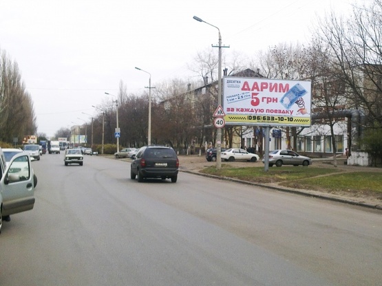 Фото рекламної площини за адресою Калнишевського Петра просп.(Косиора ул.), 17, (Укрпошта №51, магазин "Маяк", "ВТБ" банк, "ОТР" банк), в направл. ул. Батумской