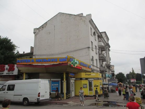 Фото рекламной плоскости по адресу пр-т Свободы, 30.