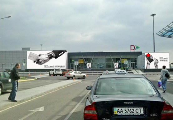 Фото рекламної площини за адресою Фасад Терминала D, улица (Терминал D)