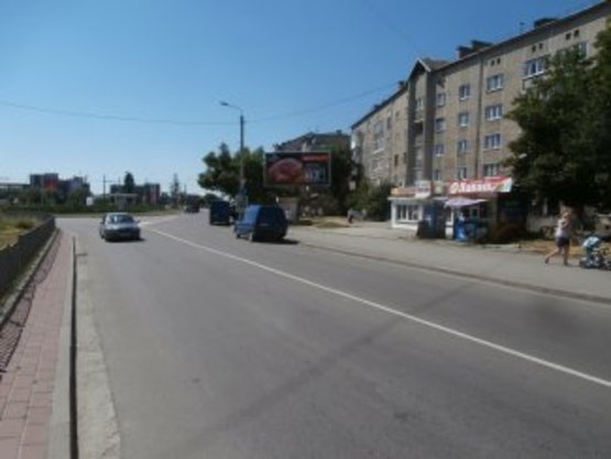 Фото рекламной плоскости по адресу Коновальця-Бандери кільце    (обл.дит.лікарня)