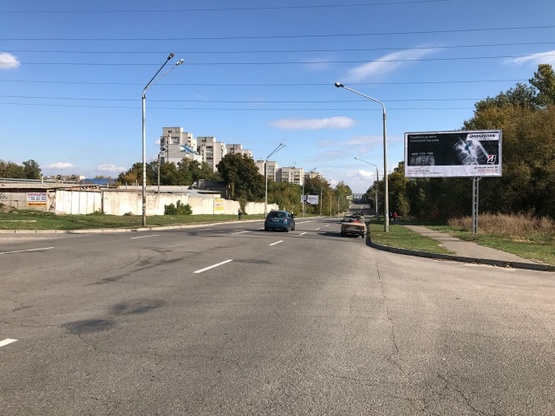 Фото рекламної площини за адресою Славы бульв. - Труда просп., (БрокБизнесБанк, Автосалон "Chery" Днепропетровск-Авто", МРЭО №1, Райффайзен Банк Аваль), в направл. ул. Комонавта Комарова