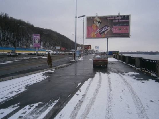 Фото рекламної площини за адресою Набережное шоссе, 25(М) "Днепр" (300м  от съезда с моста Метро в центр, за эстакадой)