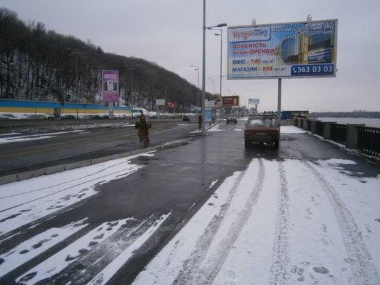 Фото рекламної площини за адресою Набережное шоссе, 25(М) "Днепр" (300м  от съезда с моста Метро в центр, за эстакадой)