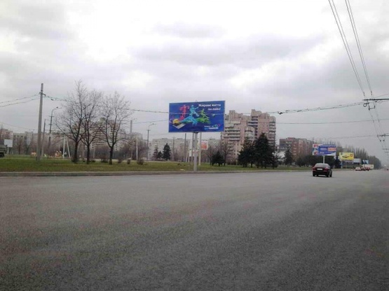 Фото рекламної площини за адресою Заводская Набережная ул., (автостоянка №2), АЗС "Берег", молодежный Парк им. Ленина, "Льодова арена", в направл. выезда из города