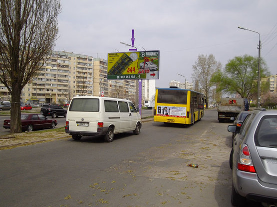 Фото рекламної площини за адресою ул. Ревуцкого,27 направление на пр. Бажана