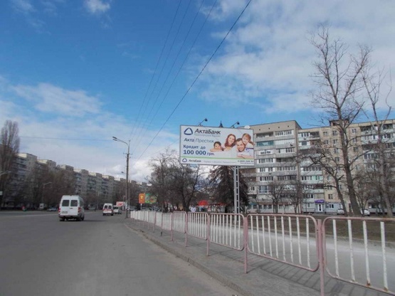Фото рекламної площини за адресою Героев просп., возле дома №19, (Поликлиника №2, ПриватБанк, УкрПром Банк, Надра банк, Правекс Банк), в направл. пл. Победы