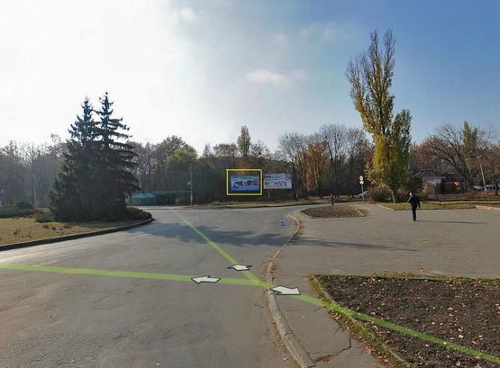 Фото рекламной плоскости по адресу пл.Победы, между ул.Киевской и ул.Комарова,  (слева от танка), ЛЕВЫЙ, сторона А