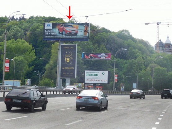 Фото рекламної площини за адресою Надднепрянское шоссе, трансп.развязка с б-м Дружбы Народов, со стороны моста Патона, в центр