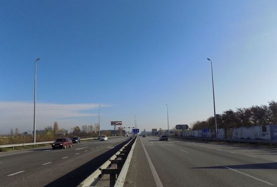 Фото рекламной плоскости по адресу Выезд из Киева, в сторону Житомира, возле поворота на Милу, к котедж.городку Мила Петрушки