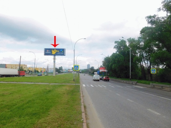 Фото рекламной плоскости по адресу Заболотного ул., возле ул.Червонопрапорной, со стороны Одесской пл., рядом табачная фабрика, на разделителе
