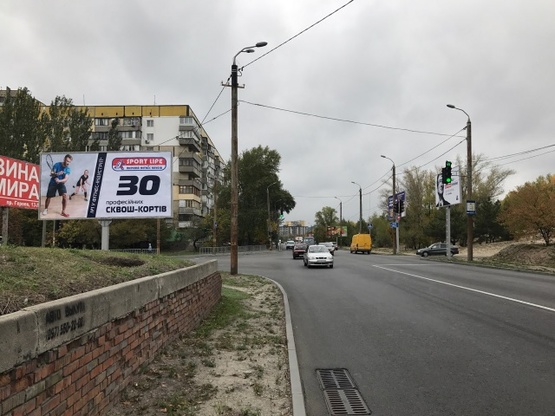 Фото рекламной плоскости по адресу Набережная Победы ул., - Добровольцев ул. (АЗС "Юкон", спорт-бар "Beer winner"), в направл. бул. Славы
