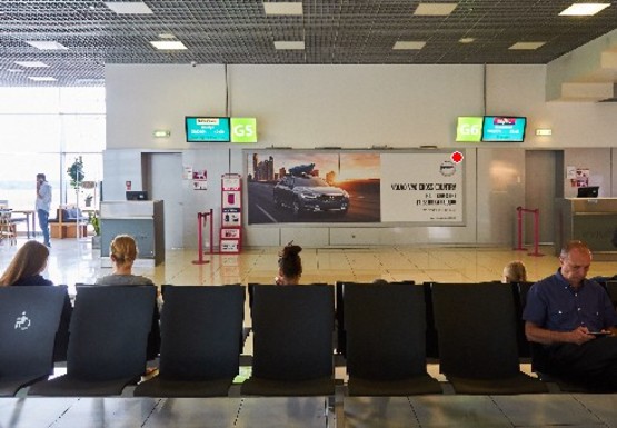 Фото рекламной плоскости по адресу Зал ожидания вылетов, 2 этаж  (Терминал А)