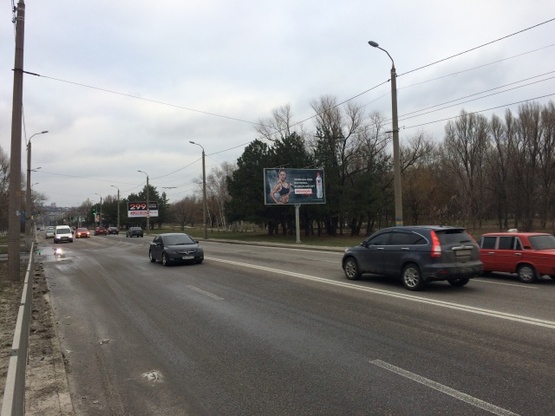 Фото рекламной плоскости по адресу Набережная Победы ул., напротив дома №124, кинотеатр "Салют", Сервис-центр LG), в сторону пл. Победы