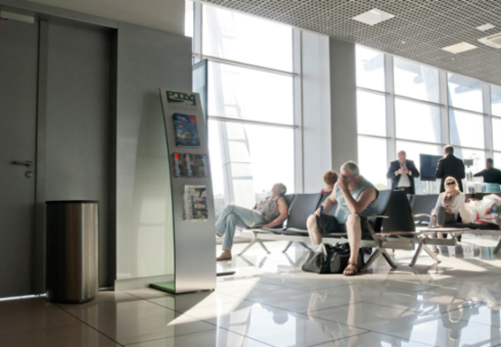 Фото рекламної площини за адресою Зал ожидания вылетов, Гейты, 2 этаж (Терминал А)