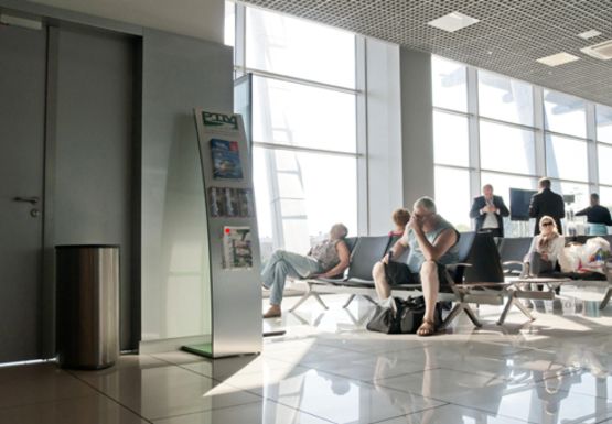 Фото рекламной плоскости по адресу Зал ожидания вылетов, Гейты, 2 этаж (Терминал А)