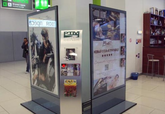 Фото рекламной плоскости по адресу Зал ожидания вылетов, Гейты, 2 этаж (Терминал А)