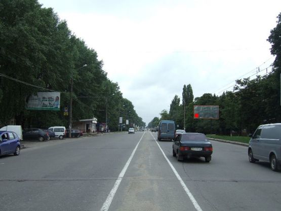 Фото рекламної площини за адресою проспект Миру 71/3. неподалік: зупинка, магазини сантехніки, продуктові, меблеві і т.і. (в центр)