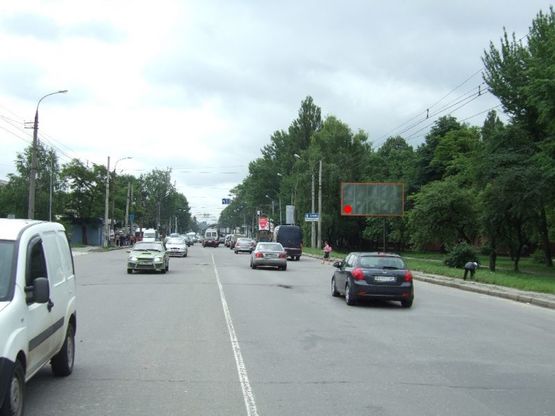 Фото рекламної площини за адресою проспект Миру - вул.П.Мирного. неподалік: АЗС "ОККО", зупинка, ринок, "Фокстрот" (в центр)