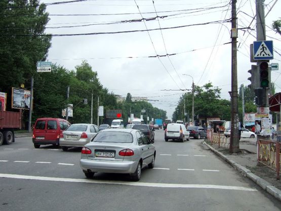 Фото рекламной плоскости по адресу проспект Миру - вул.П.Мирного. неподалік: АЗС "ОККО", зупинка, ринок, "Фокстрот" (в центр)