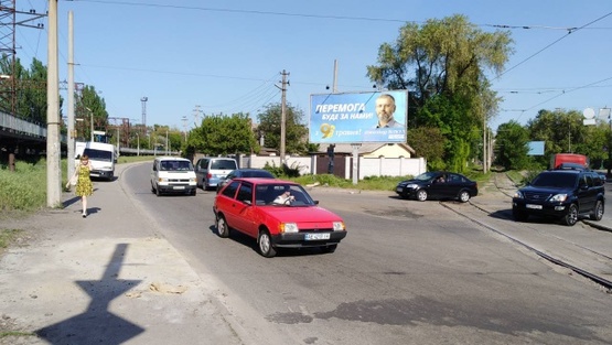 Фото рекламной плоскости по адресу Каруны ул. - Бажова ул. (АЗС "Rubix", магазин "Рыбалка"), в направл. Просп. газеты "Правда"