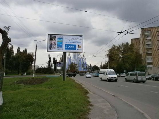Фото рекламной плоскости по адресу Київська вул., навпроти Автовокзалу