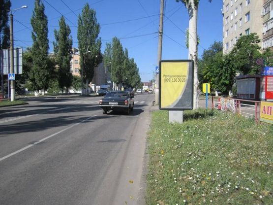 Фото рекламной плоскости по адресу ул. Маланюка