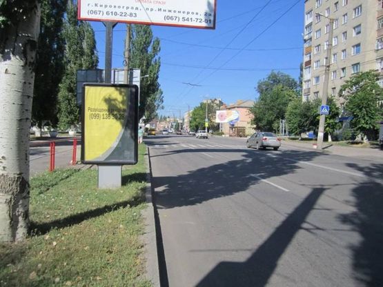 Фото рекламной плоскости по адресу ул. Маланюка