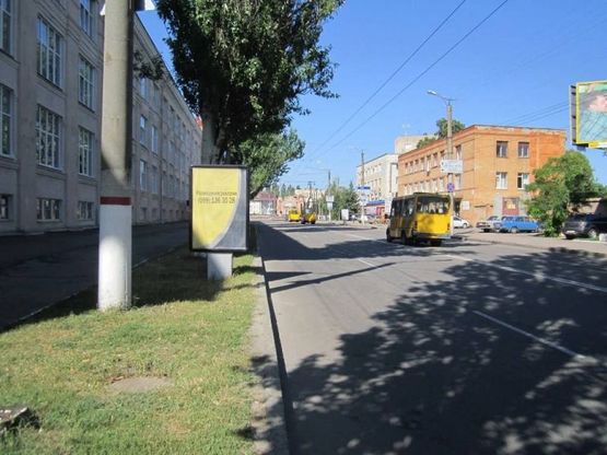 Фото рекламной плоскости по адресу ул. Маланюка