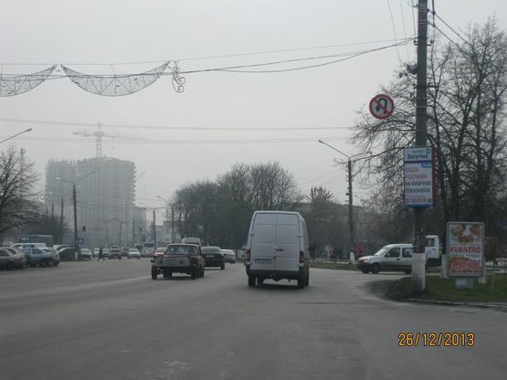 Фото рекламной плоскости по адресу вул. Київський Шлях,  навпроти повороту на вул. Старокиївська