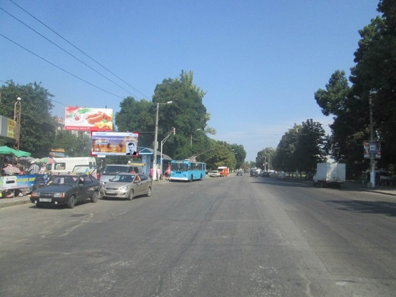 Фото рекламной плоскости по адресу Покровская ул. (ул. Щорса), 131 (нажняя) (ГАИ УМВД Житомира, маркет "ВОПАК", Агротехничеккий колледж, Клуб "РИО"), направл. из центра города