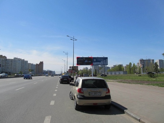 Фото рекламной плоскости по адресу Бажана Н. просп., ст. м. Харьковская, (McDonald's, рынок "Харьковский", ПравексБанк), направ. Южного моста