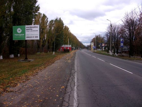 Фото рекламной плоскости по адресу вул. Декабристів, виїзд з Василькова в сторону Києва (перед  знаком Васильків)