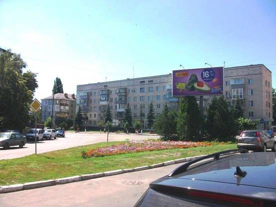 Фото рекламной плоскости по адресу ул. Декабристов 1-А, перекресток с ул.Грушевского , клумба, со стороны ул.Декабристов  