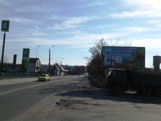 Фото рекламной плоскости по адресу вул. Соборна, 72, на З/Д переїзді