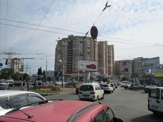 Фото рекламной плоскости по адресу просп. Маршала Жукова - ул. 25-й Чапаевской дивизии (на треугольнике)