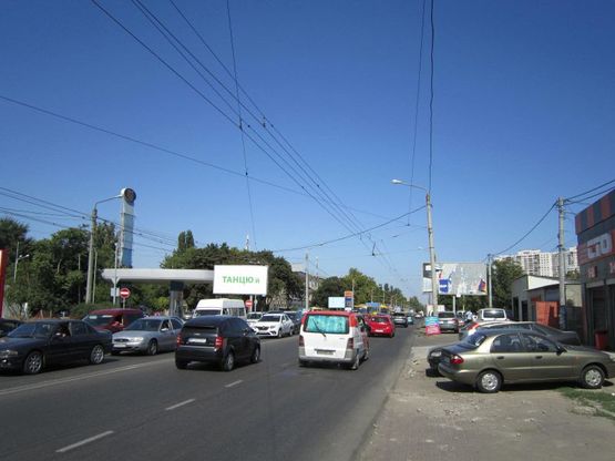 Фото рекламної площини за адресою ул. Космонавта  Комарова, 12/1