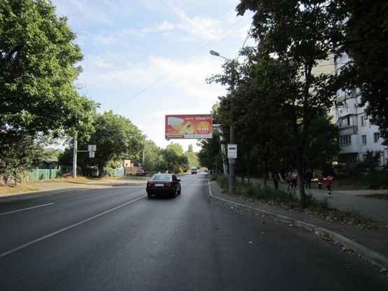 Фото рекламної площини за адресою ул. Ильфа и Петрова - ул. Левитана