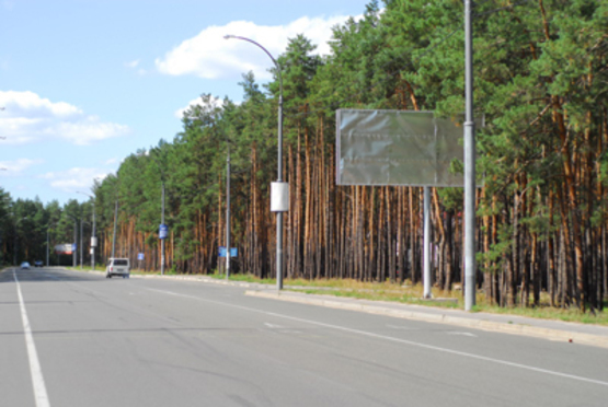 Фото рекламной плоскости по адресу ул. Университетская, возле кладбища (по Ирпенской трассе направление из Киева)