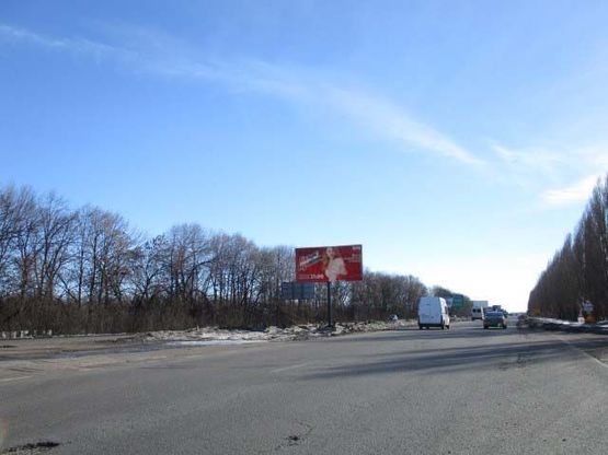 Фото рекламної площини за адресою Московский пр. - пов. на Б.Рогань (Ростовская трасса - поворот на Б.Рогань) разделитель выезд из Харькова