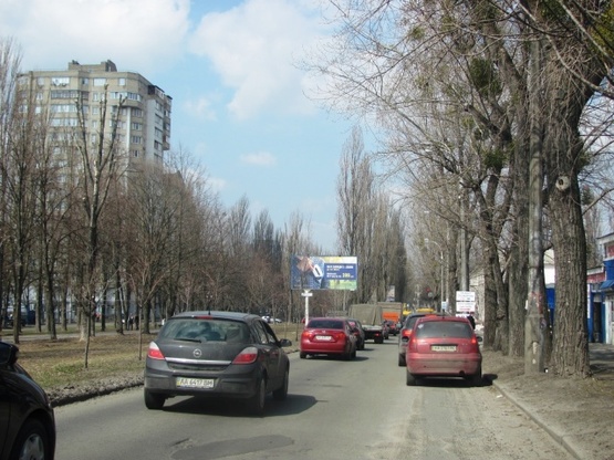 Фото рекламної площини за адресою Вернадского Ак. бул., 24-26 (на разделителе), Детская клиника №5, Автомагазин, в направ. прос. Академика Палладина
