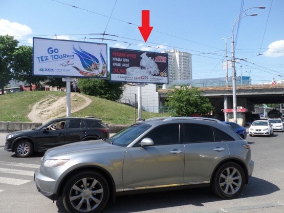 Фото рекламной плоскости по адресу Гетьмана Вадима ул. - Борщаговская ул. (Индустриальный мост, "Бабай Паб", "Very Well Cafe", в направ. просп. Победы)