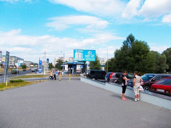 Фото рекламної площини за адресою Лушпы пр., 6-2 (перед входом в ТЦ "Лавина",Сильпо","Эльдорадо", АЗС)