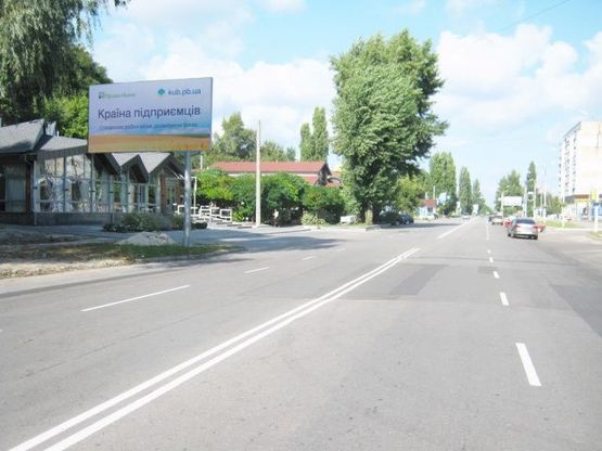 Фото рекламної площини за адресою Гагарина ул., 33 (АЗС "Укрнафта",ресторан"Рушничок",ЖК "Сімейний",300 м. супермаркету "Велика Кишеня")