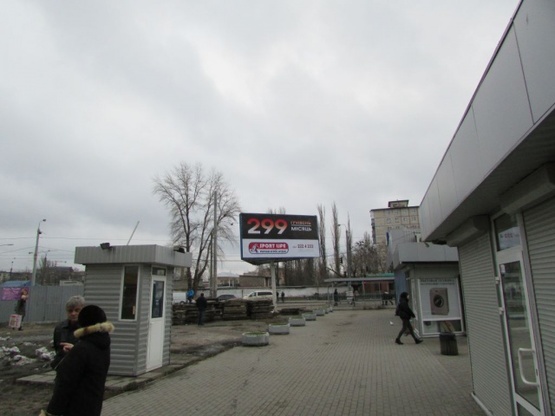 Фото рекламної площини за адресою Кибальчича ул., 15, рынок Десна, (Технополис, маркет "Фуршет", "Фора", ПравексБанк, УкрСоцБанк, "Космо")