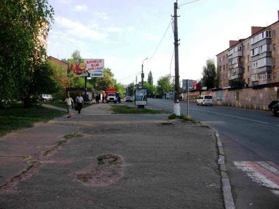 Фото рекламної площини за адресою вул. Декабристів, 1, 50 м від перехрестя з вул. Грушевського, навпроти ЕКО-Маркет