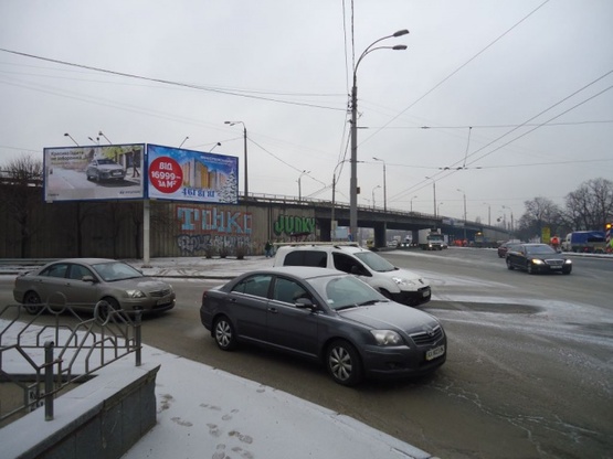 Фото рекламної площини за адресою Бандеры С. просп. (Московский просп.) - ул.Новоконстантиновская, (ресторан "Freedom", БЦ "Валми",автосалон BMW, БЦ "Форум Парк Плаза", Новая почта№17), в направ. ул О.Телиги