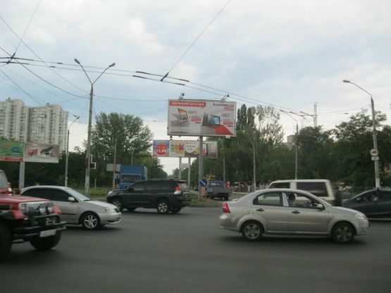 Фото рекламної площини за адресою просп. Академика Глушко, 29-А / просп. Маршала Жукова (призма)